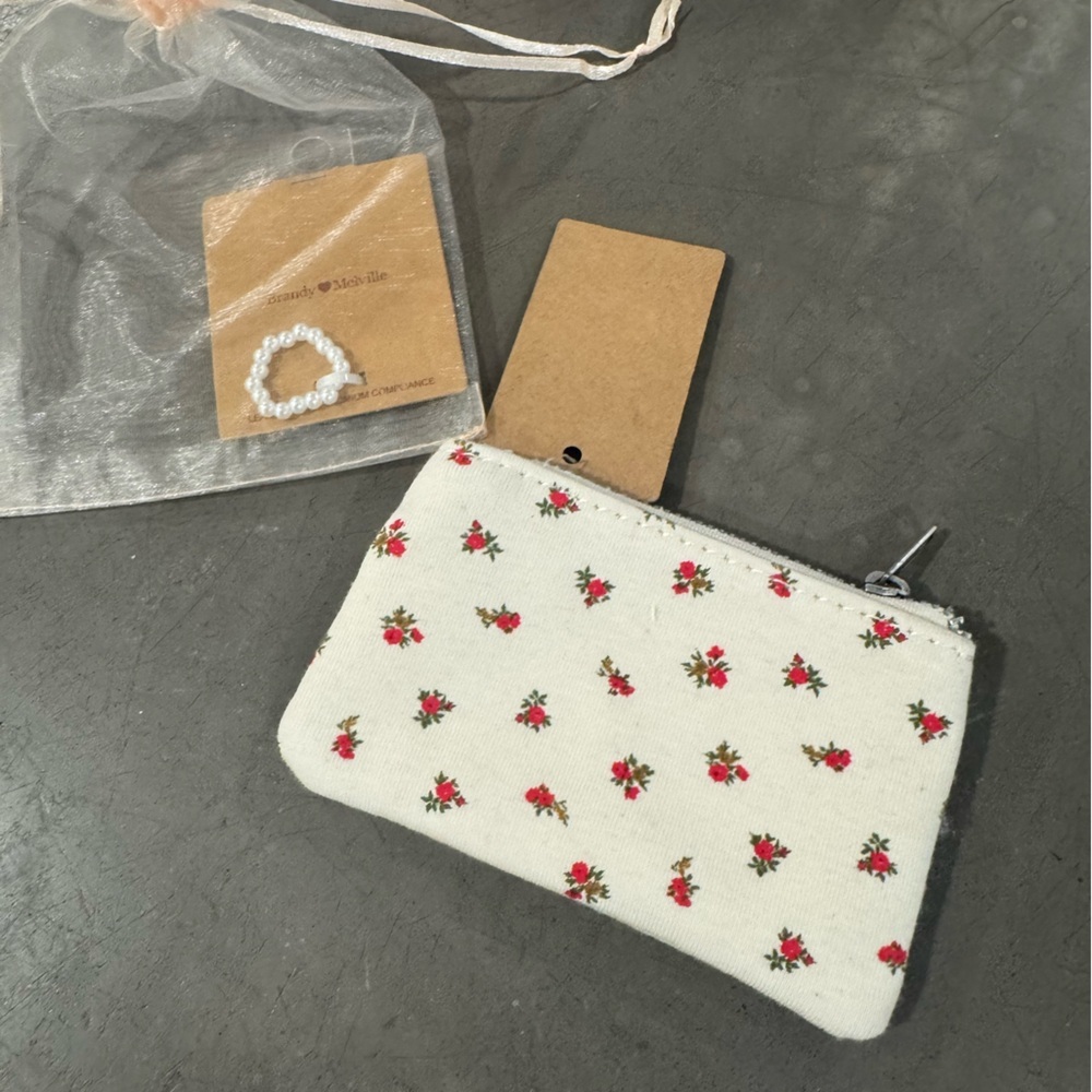 BRANDY MELVILLE winter white Pouch w/ Red floral Accents &”pearl” stretch ring🌹